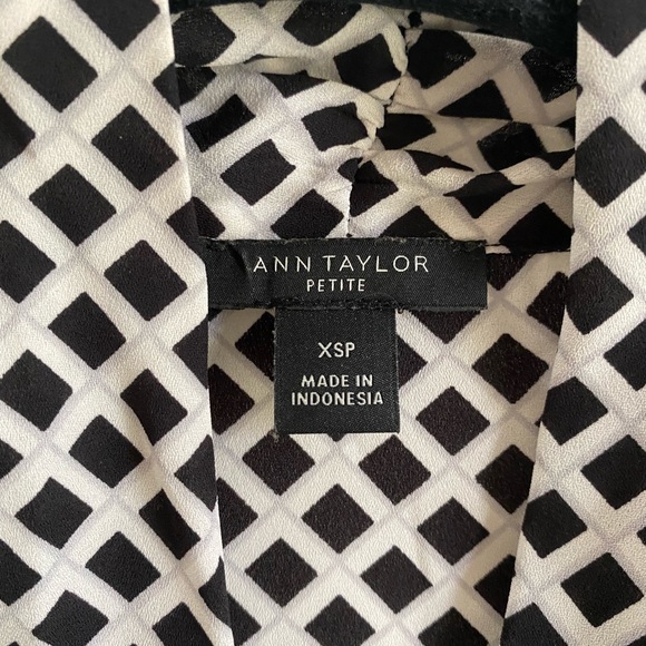 Ann Taylor Petite Black and White Tie Neck Blouse - Size XSP - Picture 4 of 4
